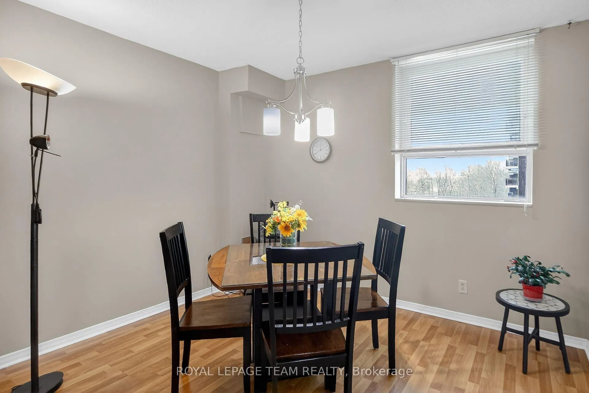 Photo 17 of Unit 606, 555 Brittany Drive, Ottawa, Viscount Alexander Park — HOMEH