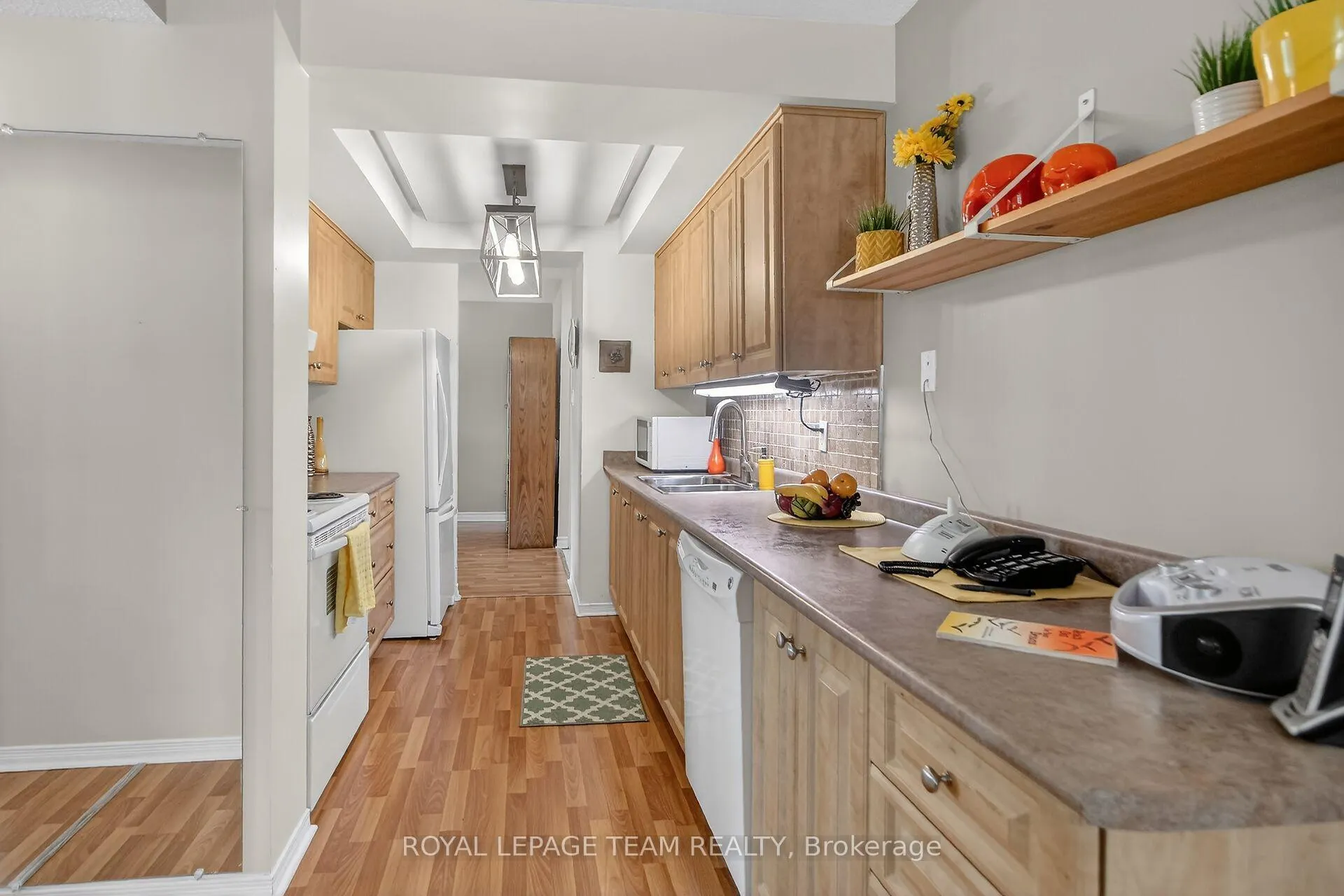 Photo 18 of Unit 606, 555 Brittany Drive, Ottawa, Viscount Alexander Park — HOMEH