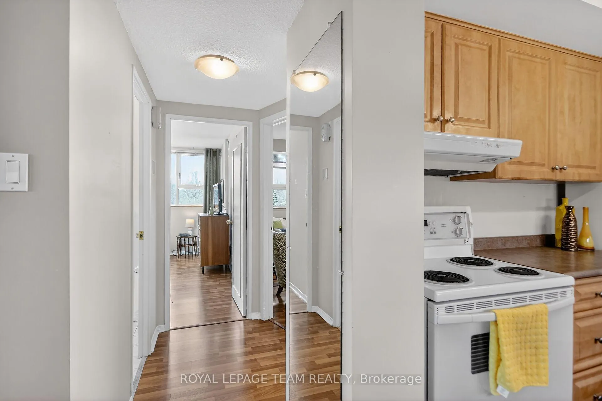 Photo 19 of Unit 606, 555 Brittany Drive, Ottawa, Viscount Alexander Park — HOMEH