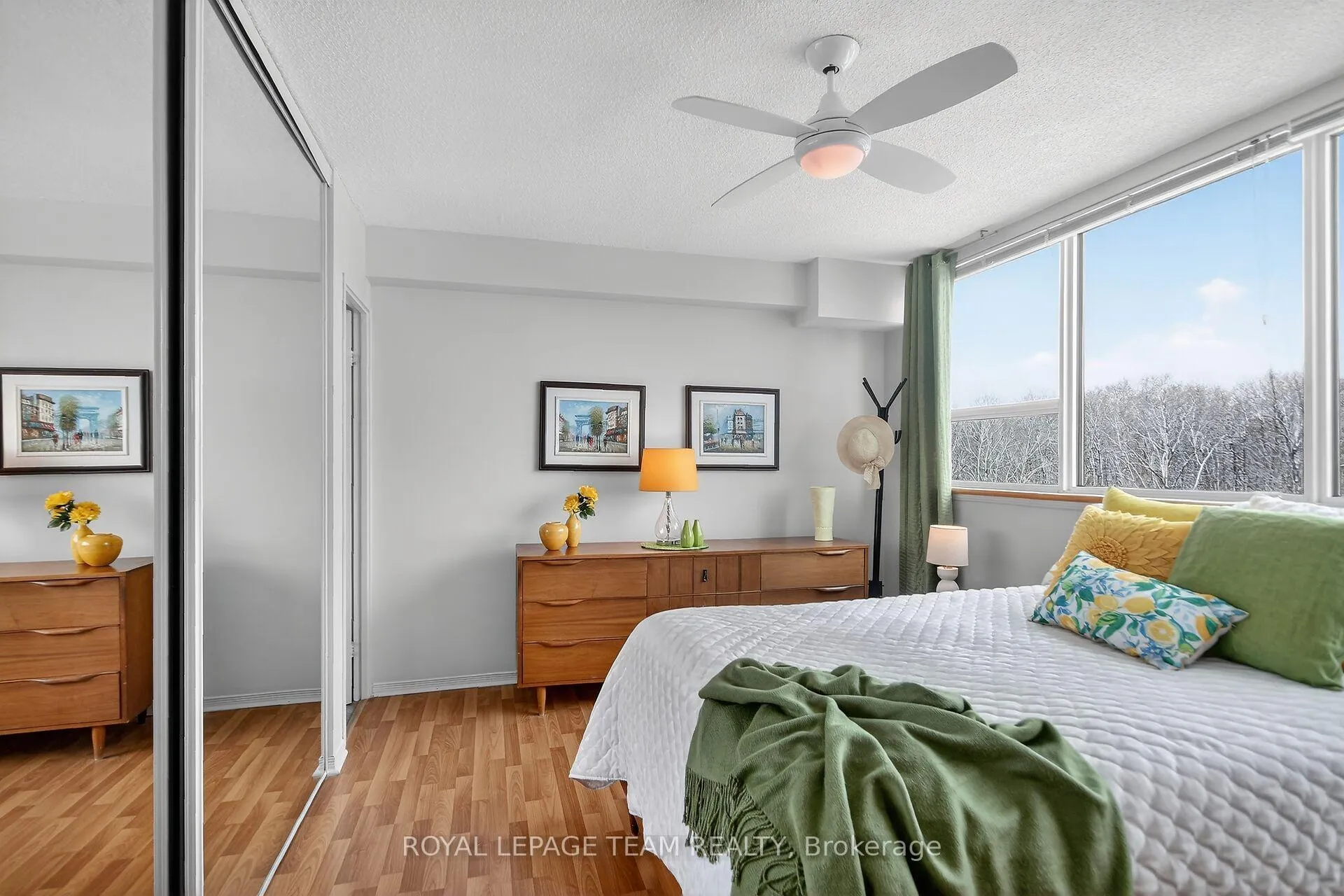 Photo 24 of Unit 606, 555 Brittany Drive, Ottawa, Viscount Alexander Park — HOMEH
