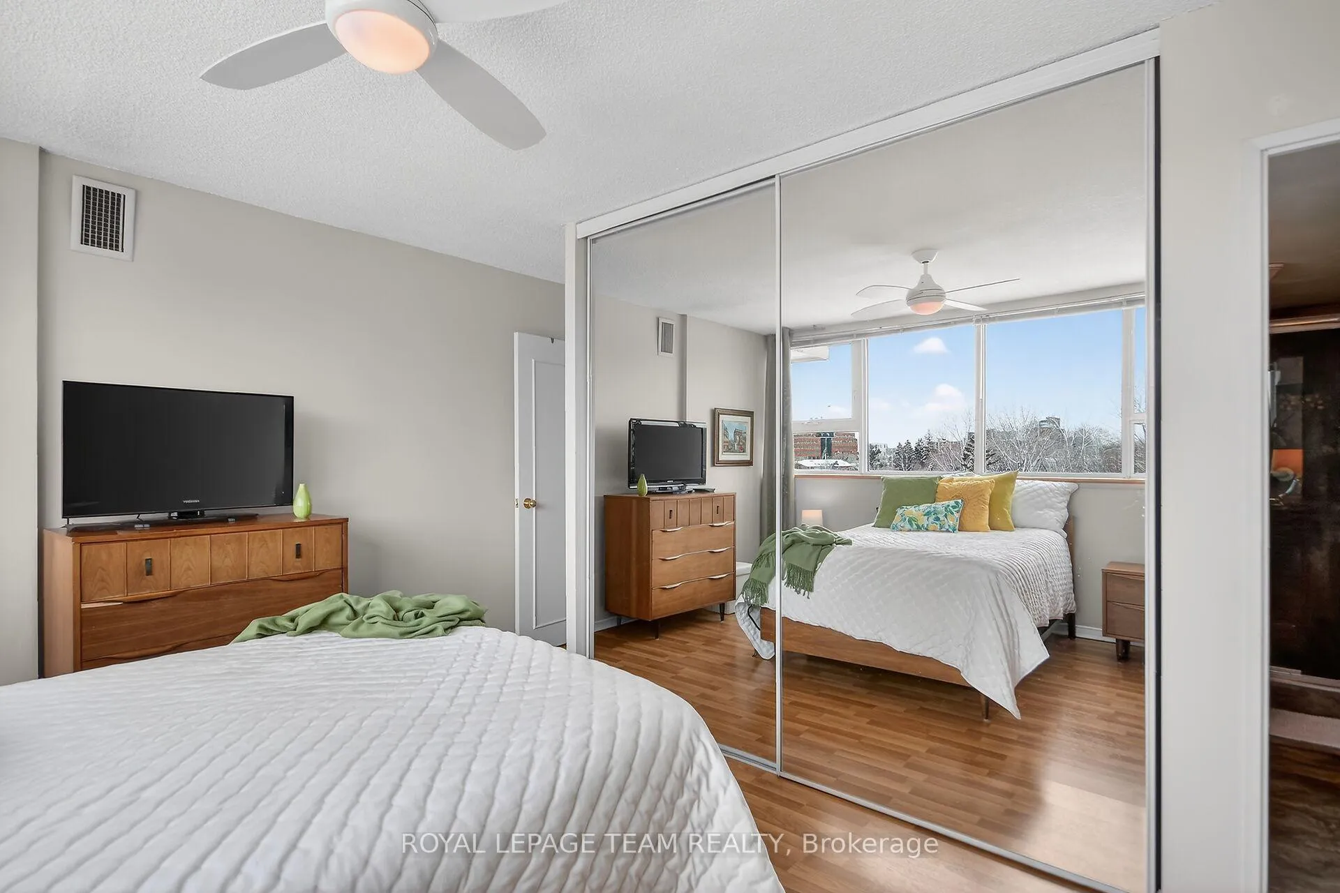 Photo 25 of Unit 606, 555 Brittany Drive, Ottawa, Viscount Alexander Park — HOMEH
