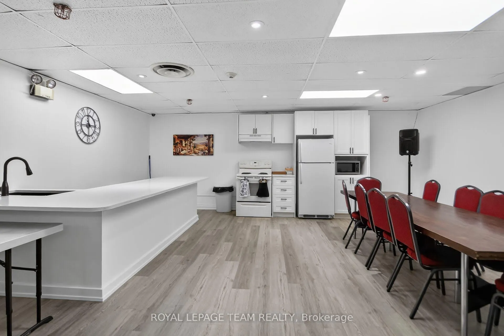 Photo 34 of Unit 606, 555 Brittany Drive, Ottawa, Viscount Alexander Park — HOMEH