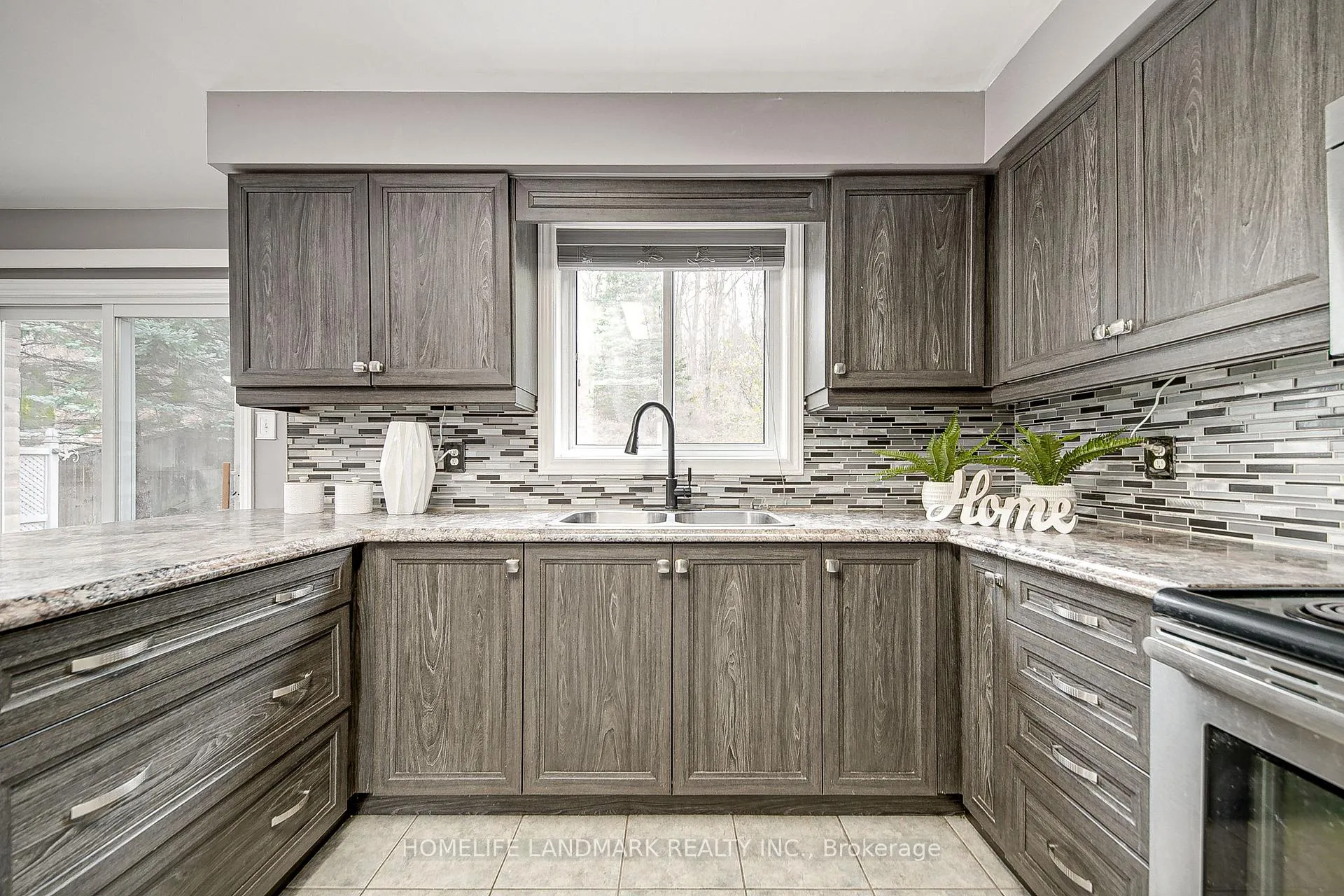 Photo 13 of 49 Eaglestone Lane, Barrie, Ardagh — HOMEH