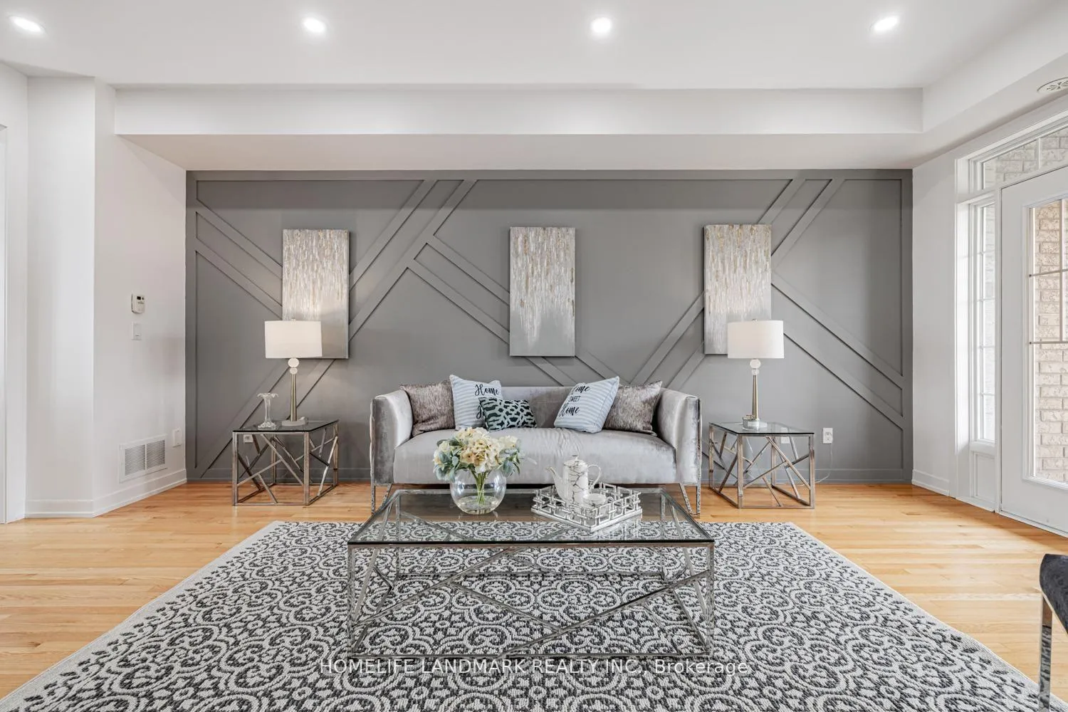 Photo 5 of 10606 Bathurst Street, Vaughan, Patterson — HOMEH
