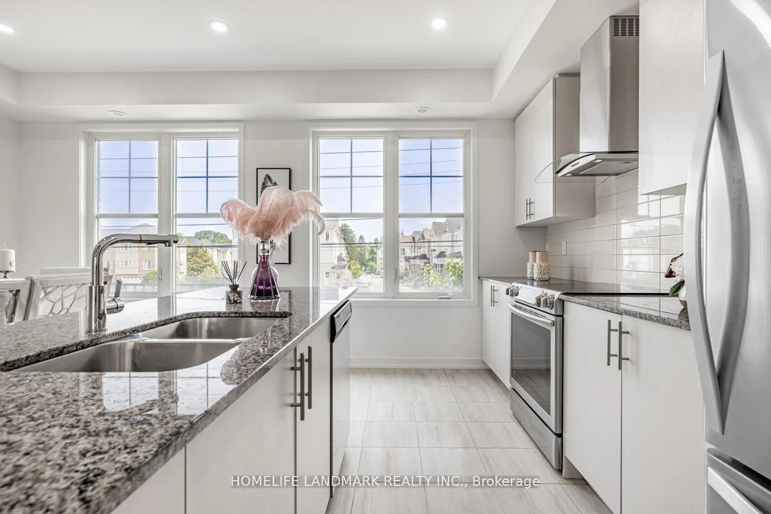 Photo 6 of 10606 Bathurst Street, Vaughan, Patterson — HOMEH