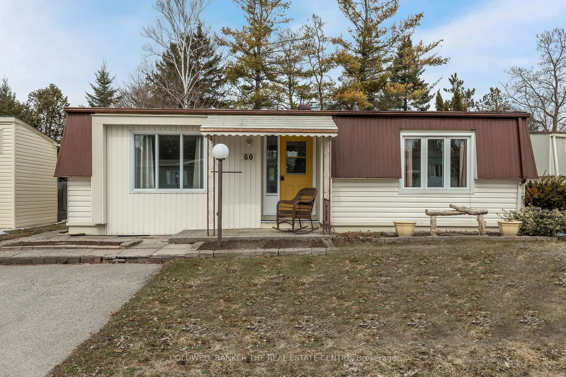 Photo 1 of 60 Linden Lane, Innisfil, Rural Innisfil — HOMEH