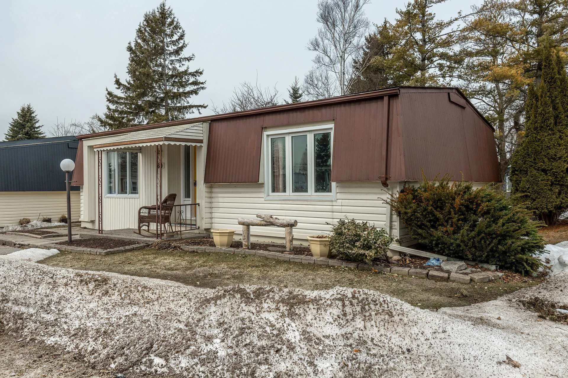 Photo 2 of 60 Linden Lane, Innisfil, Rural Innisfil — HOMEH