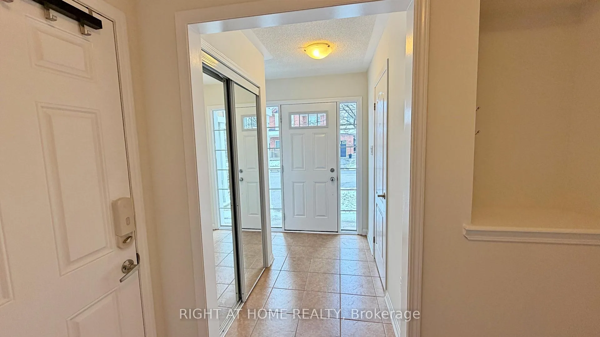 Photo 7 of 275 Woodley Crescent, Milton, Willmott — HOMEH
