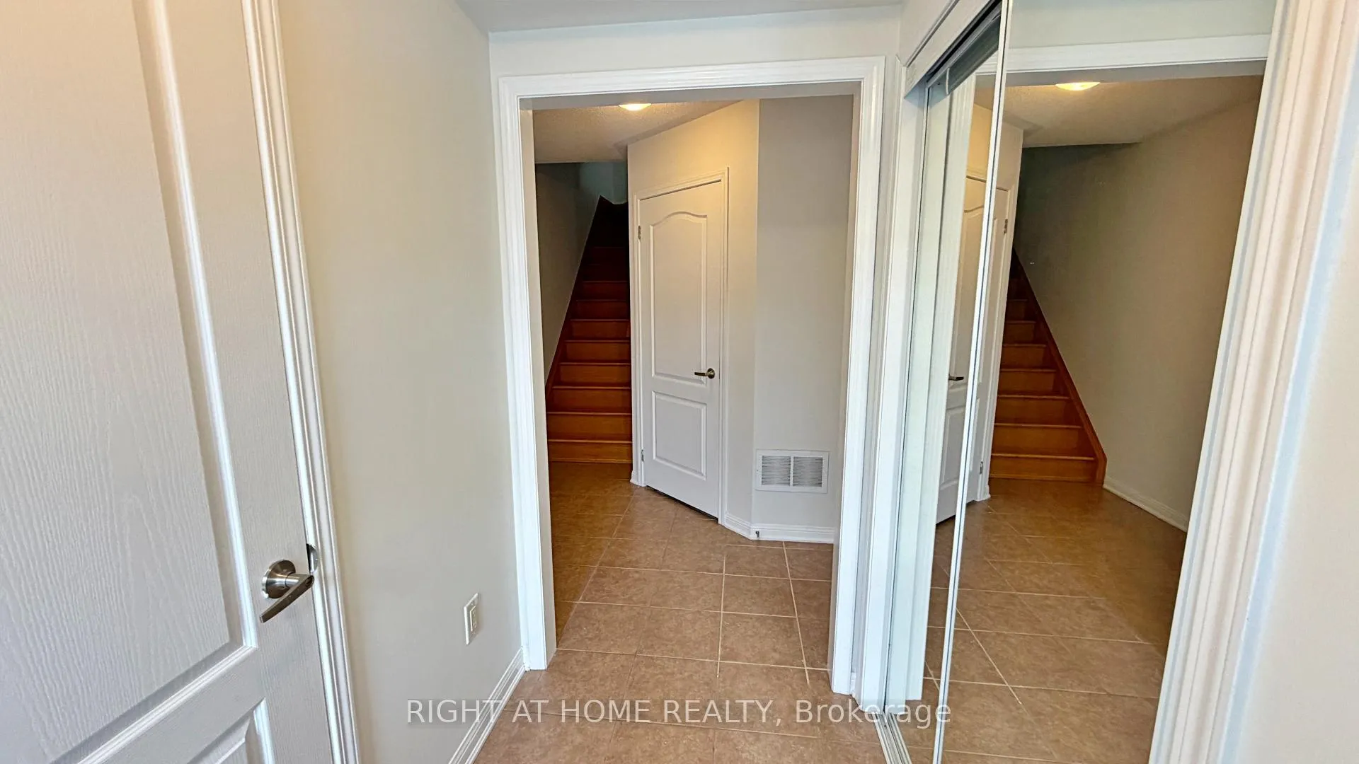 Photo 9 of 275 Woodley Crescent, Milton, Willmott — HOMEH