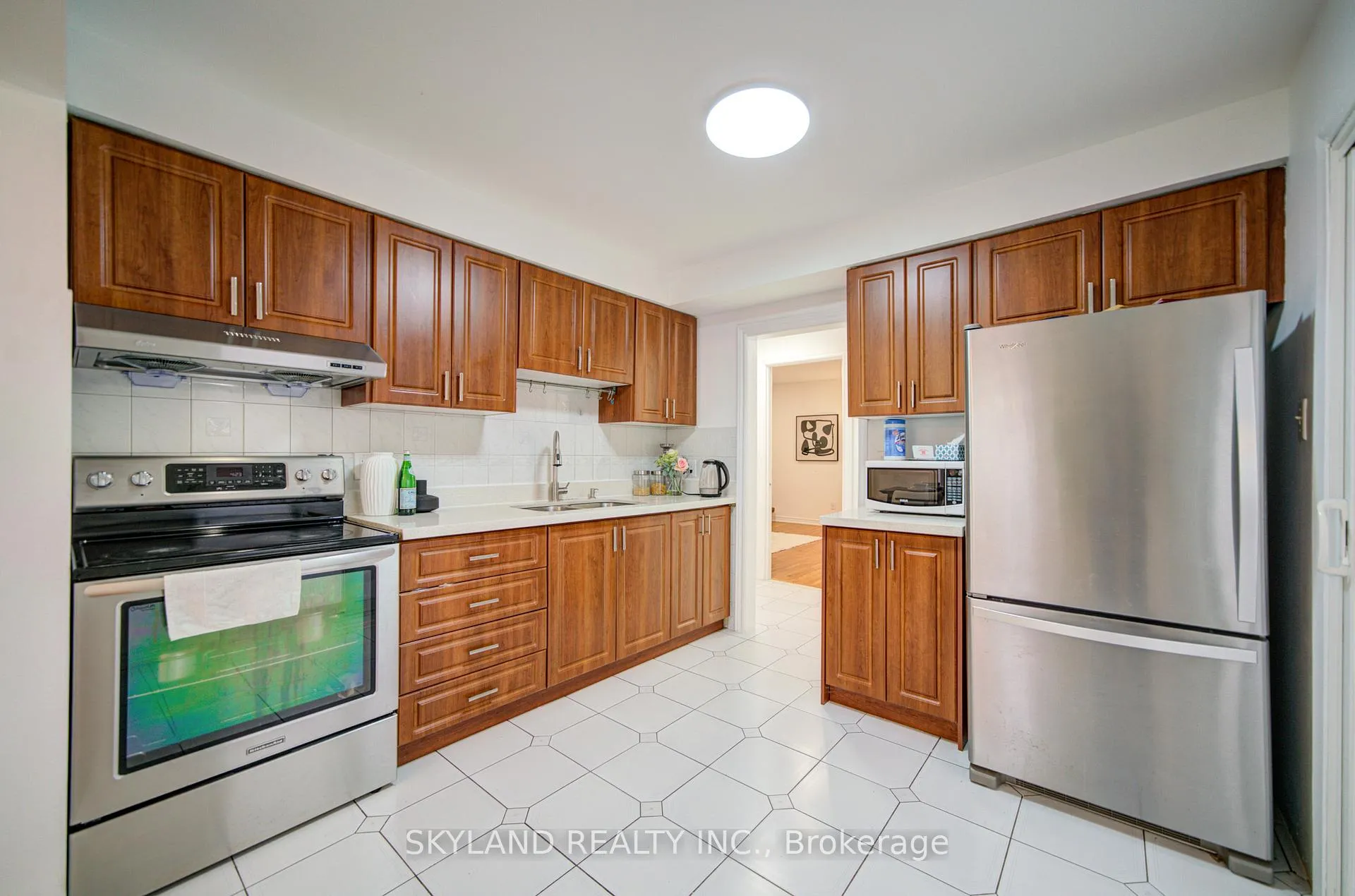 Photo 5 of 56 Upton Crescent, Markham, Milliken Mills West — HOMEH