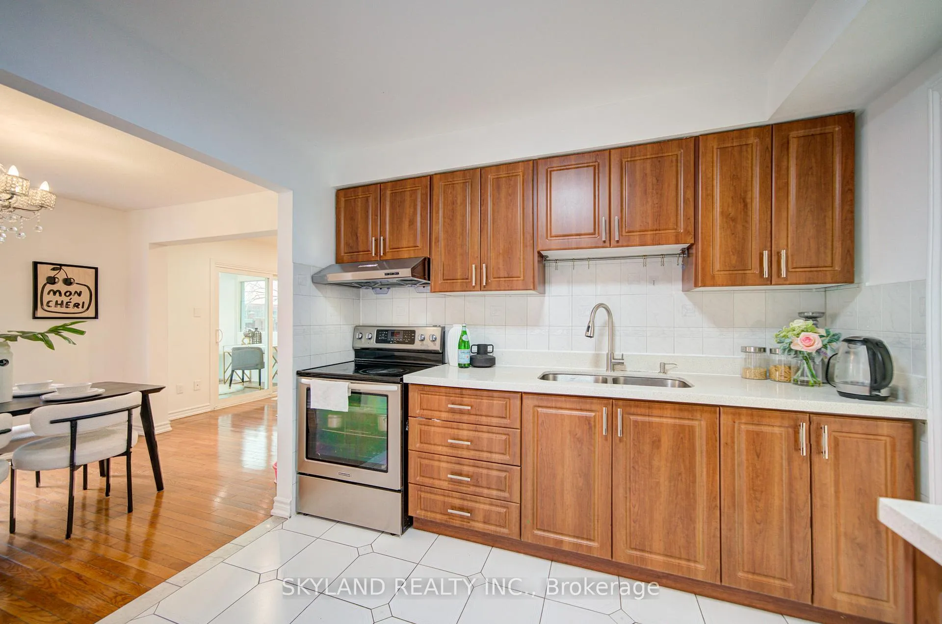 Photo 6 of 56 Upton Crescent, Markham, Milliken Mills West — HOMEH