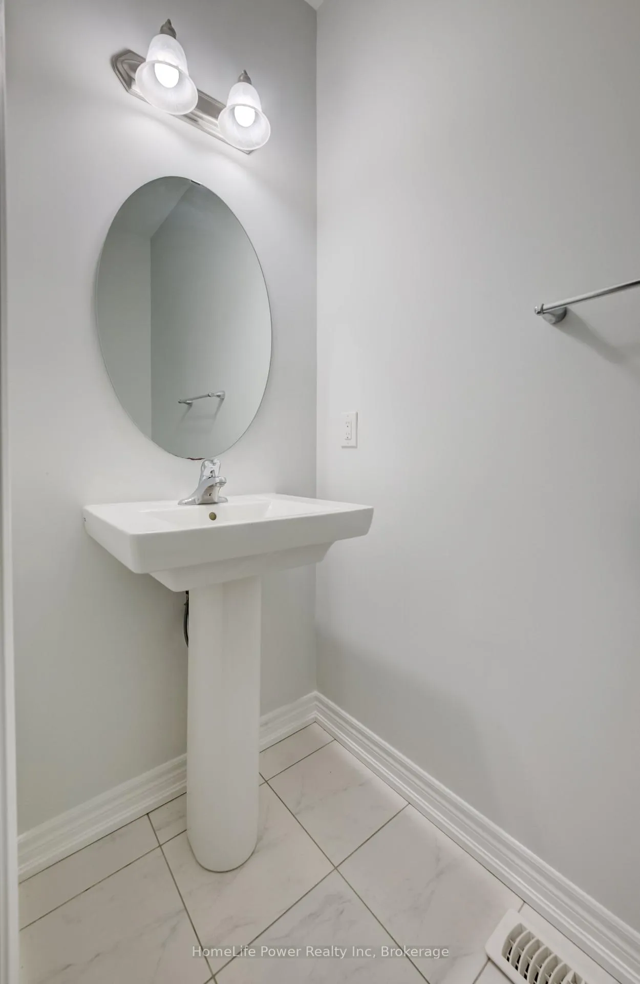 Photo 17 of 56 Reistwood Drive, Kitchener — HOMEH