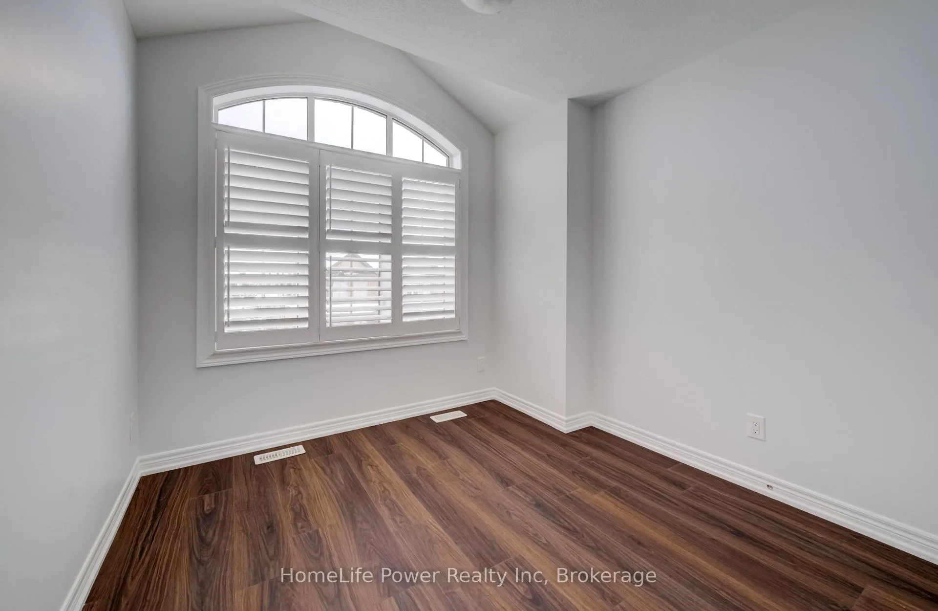 Photo 29 of 56 Reistwood Drive, Kitchener — HOMEH