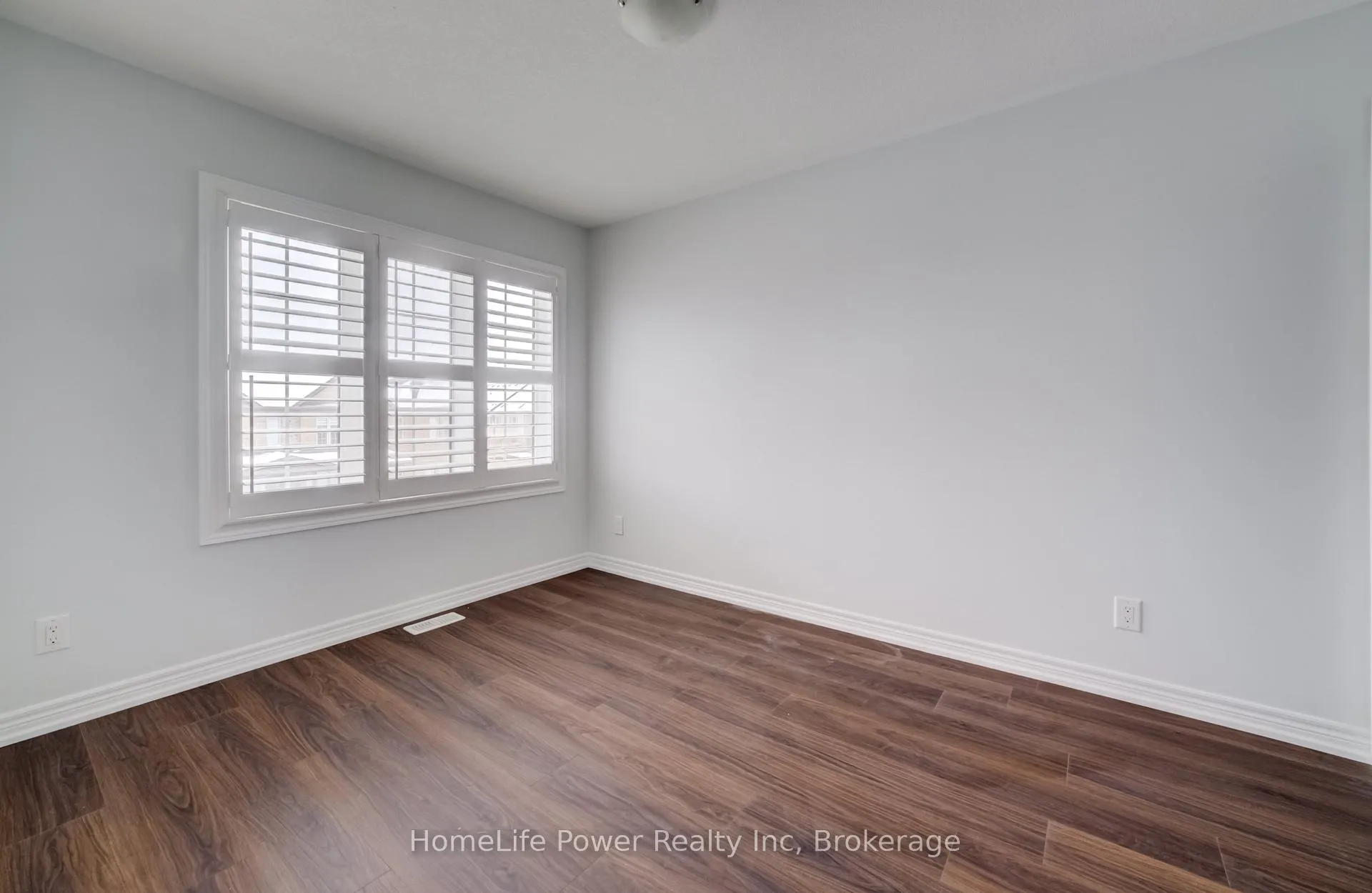 Photo 33 of 56 Reistwood Drive, Kitchener — HOMEH