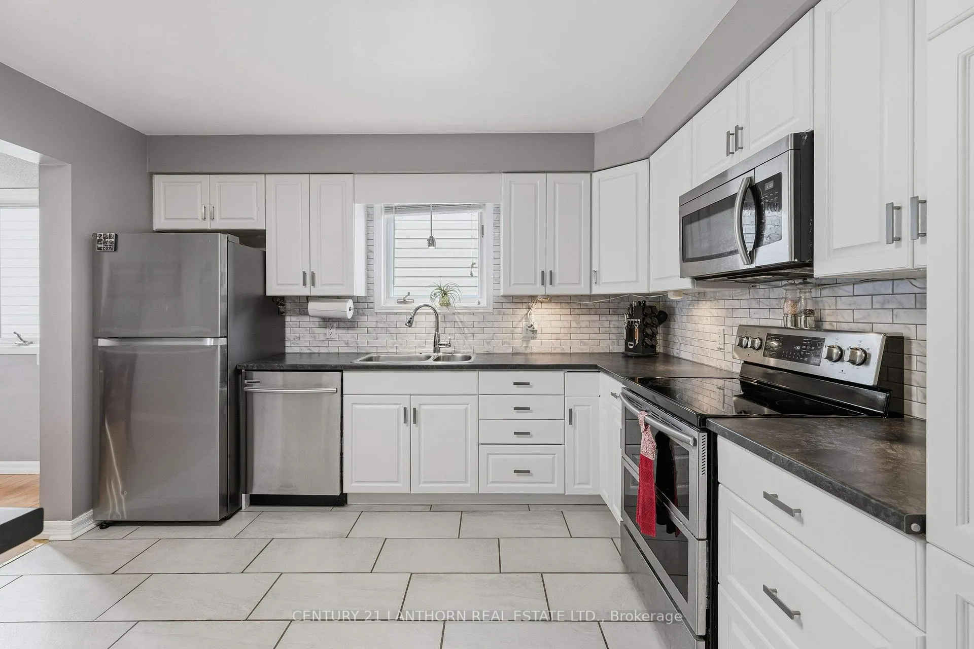 Photo 10 of 880 Walker Court, Kingston, East Gardiners Rd — HOMEH