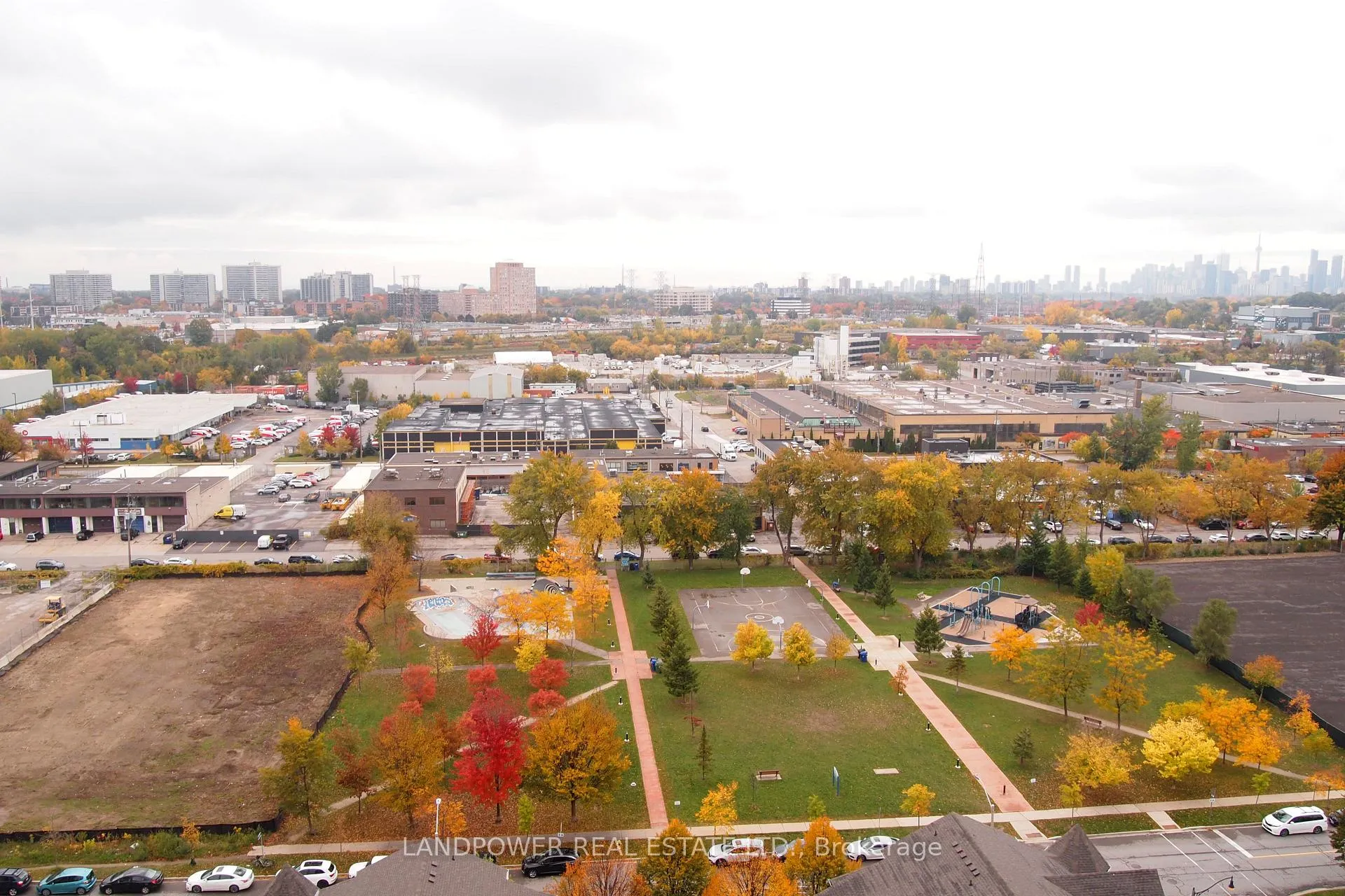 Photo 1 of Unit Lph 10, 35 Brian Peck Crescent, Toronto, Thorncliffe Park — HOMEH