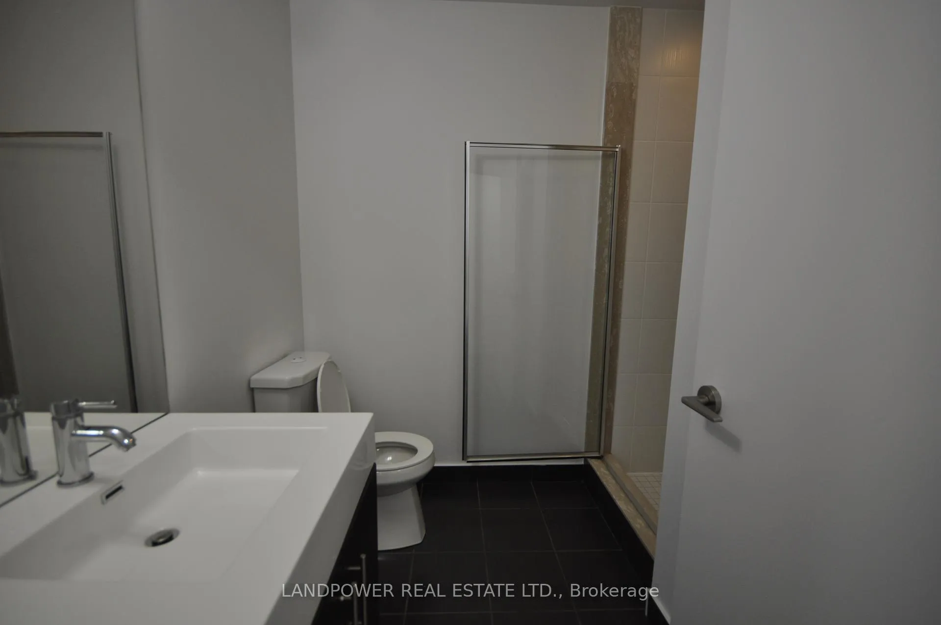 Photo 6 of Unit Lph 10, 35 Brian Peck Crescent, Toronto, Thorncliffe Park — HOMEH