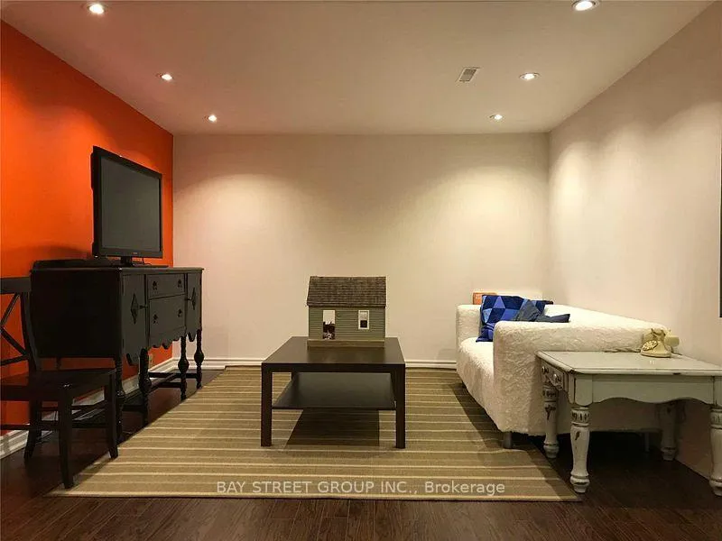 Photo 4 of 34 Fraser Street, Markham, Aileen-Willowbrook — HOMEH