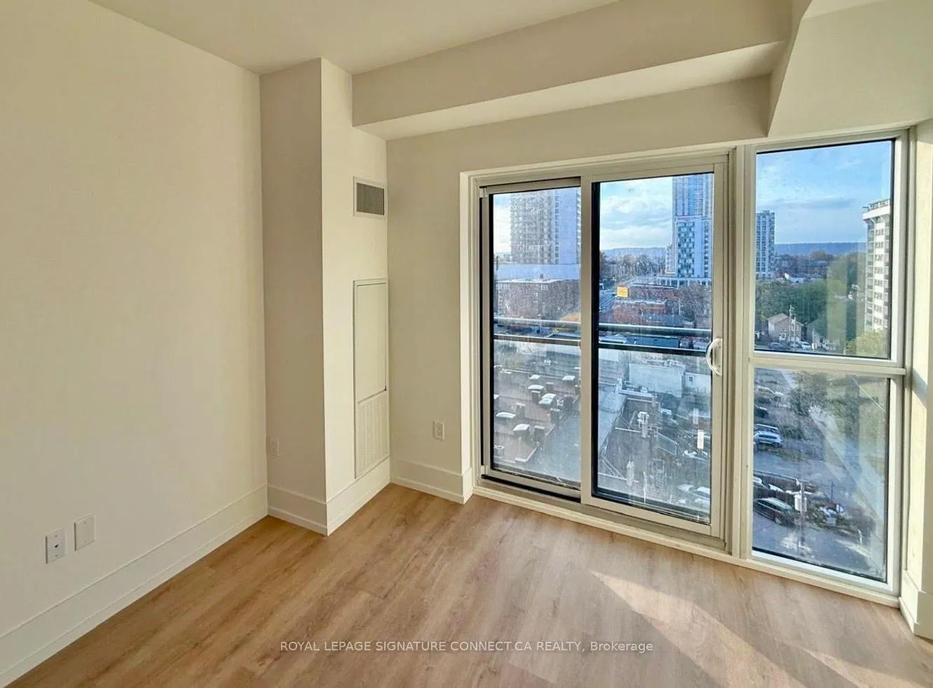 Photo 5 of Unit 804, 206 King Street W, Hamilton, Central — HOMEH