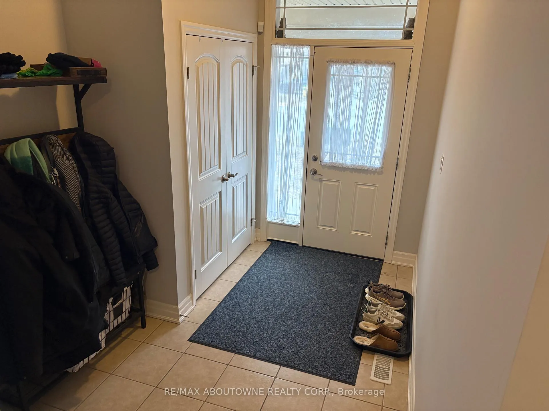 Photo 2 of 17 Samuel Drive, Guelph, Pineridge/Westminster Woods — HOMEH