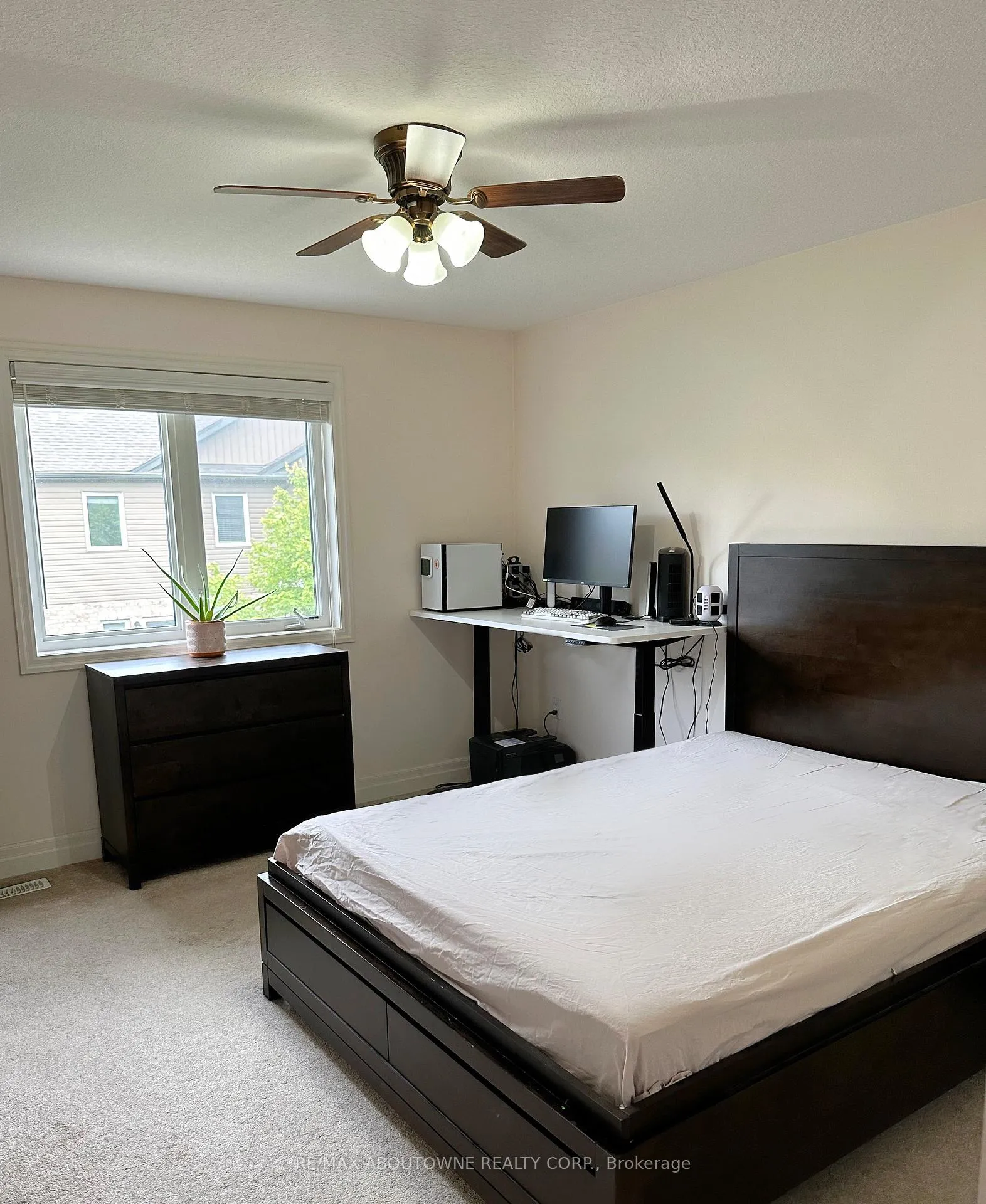 Photo 10 of 17 Samuel Drive, Guelph, Pineridge/Westminster Woods — HOMEH