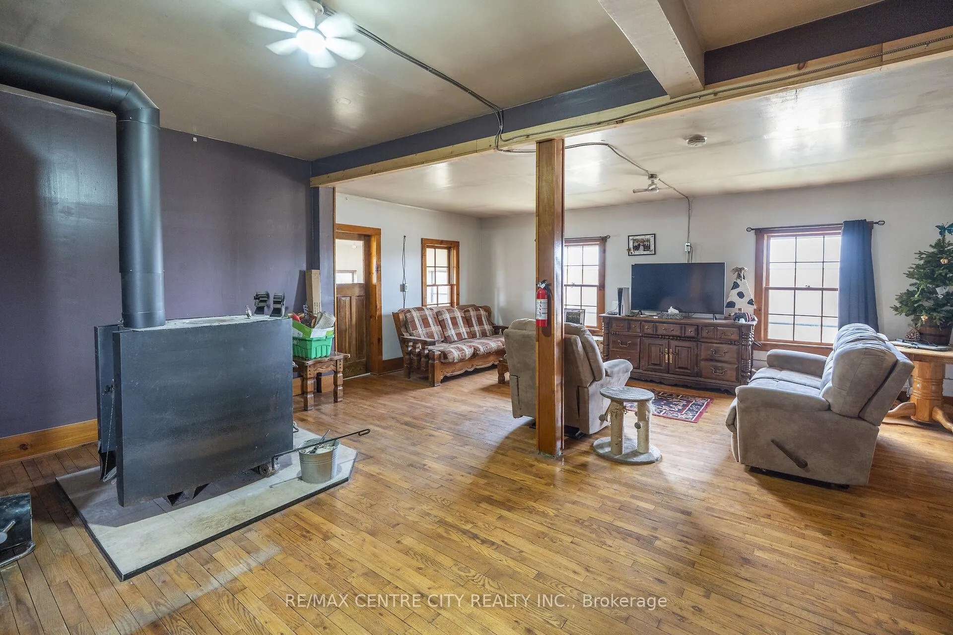 Photo 32 of 3542 Putnam Road, Thames Centre, Mossley — HOMEH