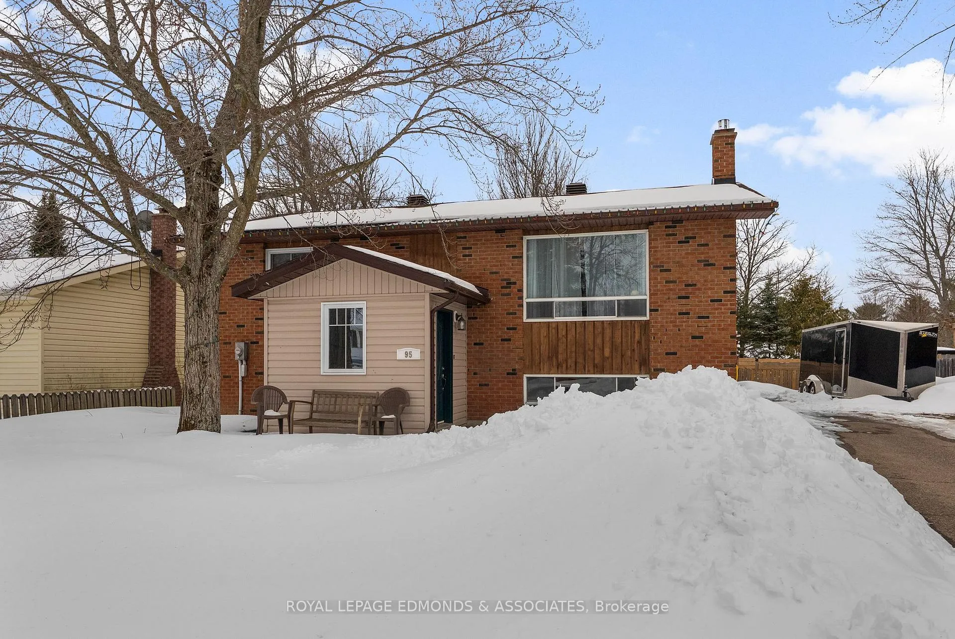 Photo 2 of 95 Spruce Street, Petawawa — HOMEH