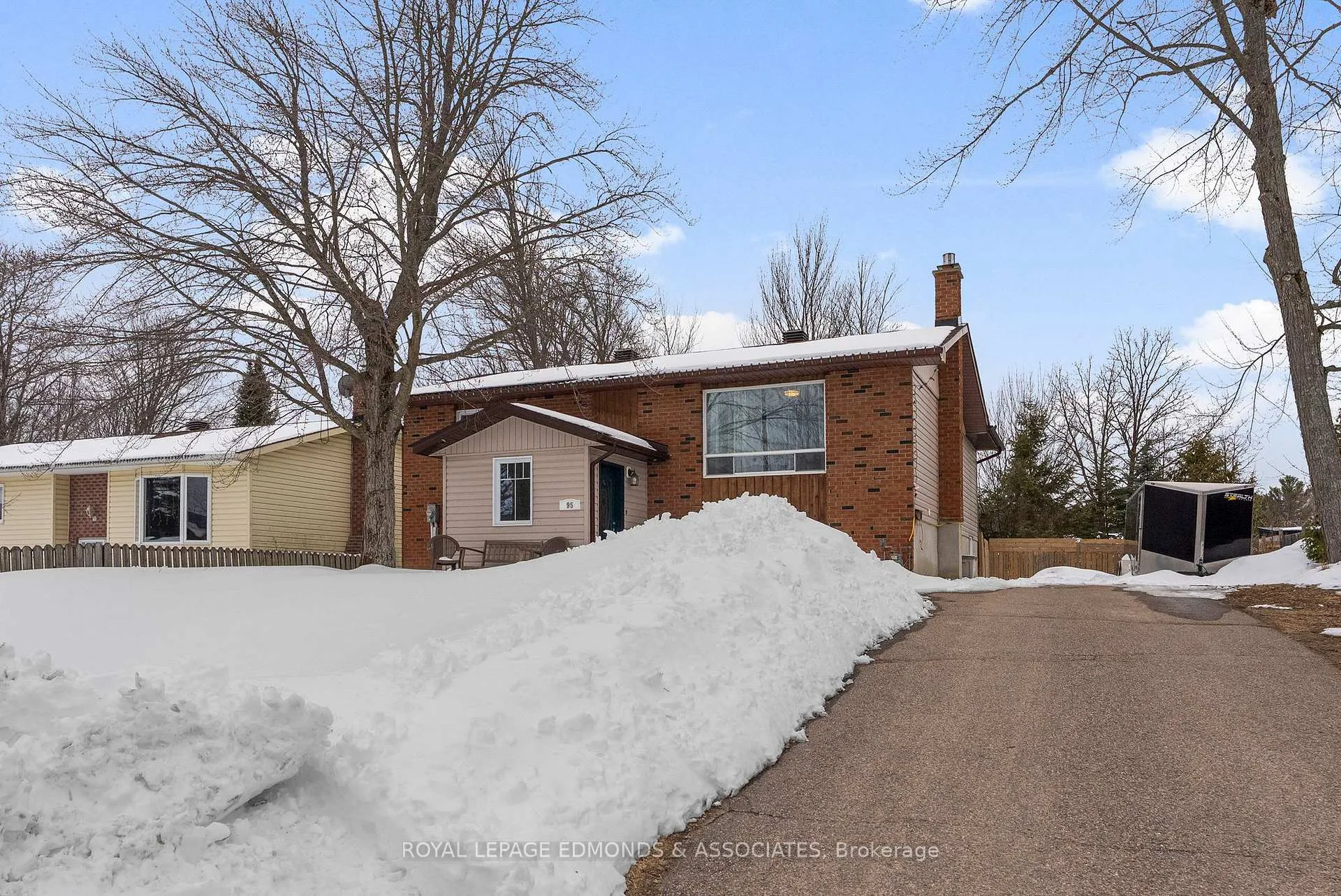 Photo 3 of 95 Spruce Street, Petawawa — HOMEH