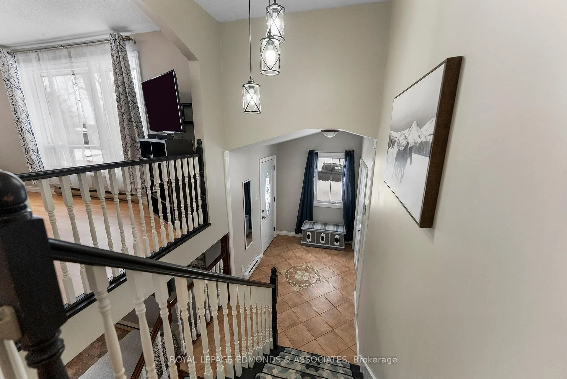 Photo 4 of 95 Spruce Street, Petawawa — HOMEH