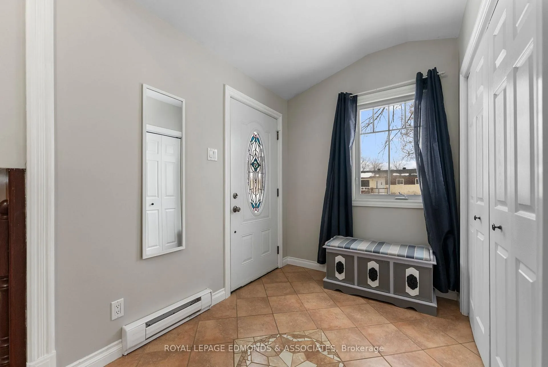 Photo 5 of 95 Spruce Street, Petawawa — HOMEH