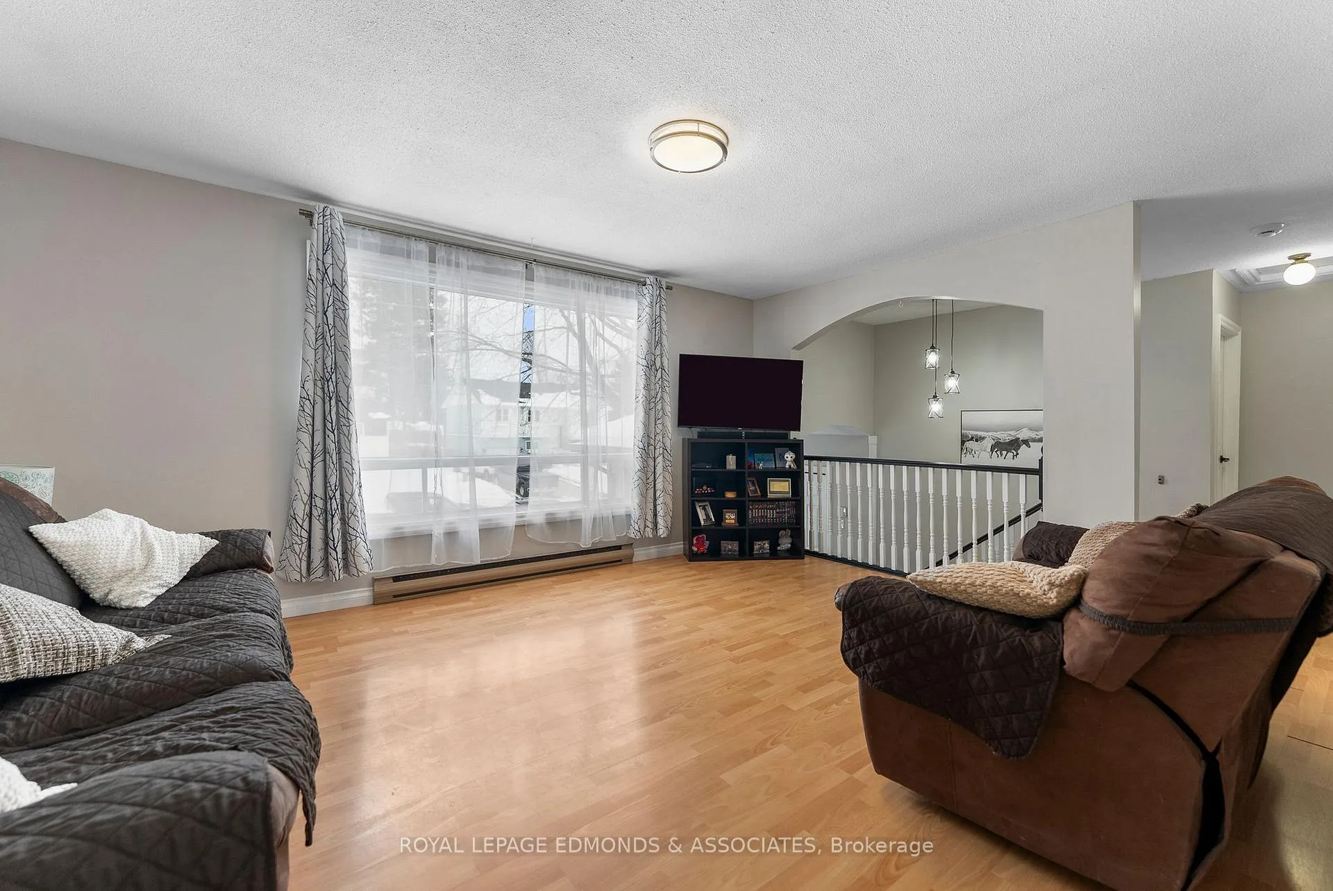 Photo 7 of 95 Spruce Street, Petawawa — HOMEH