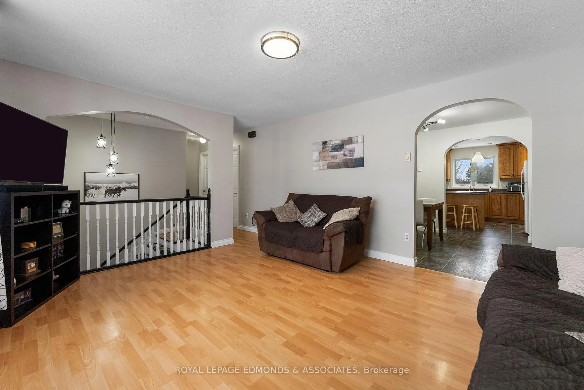 Photo 8 of 95 Spruce Street, Petawawa — HOMEH