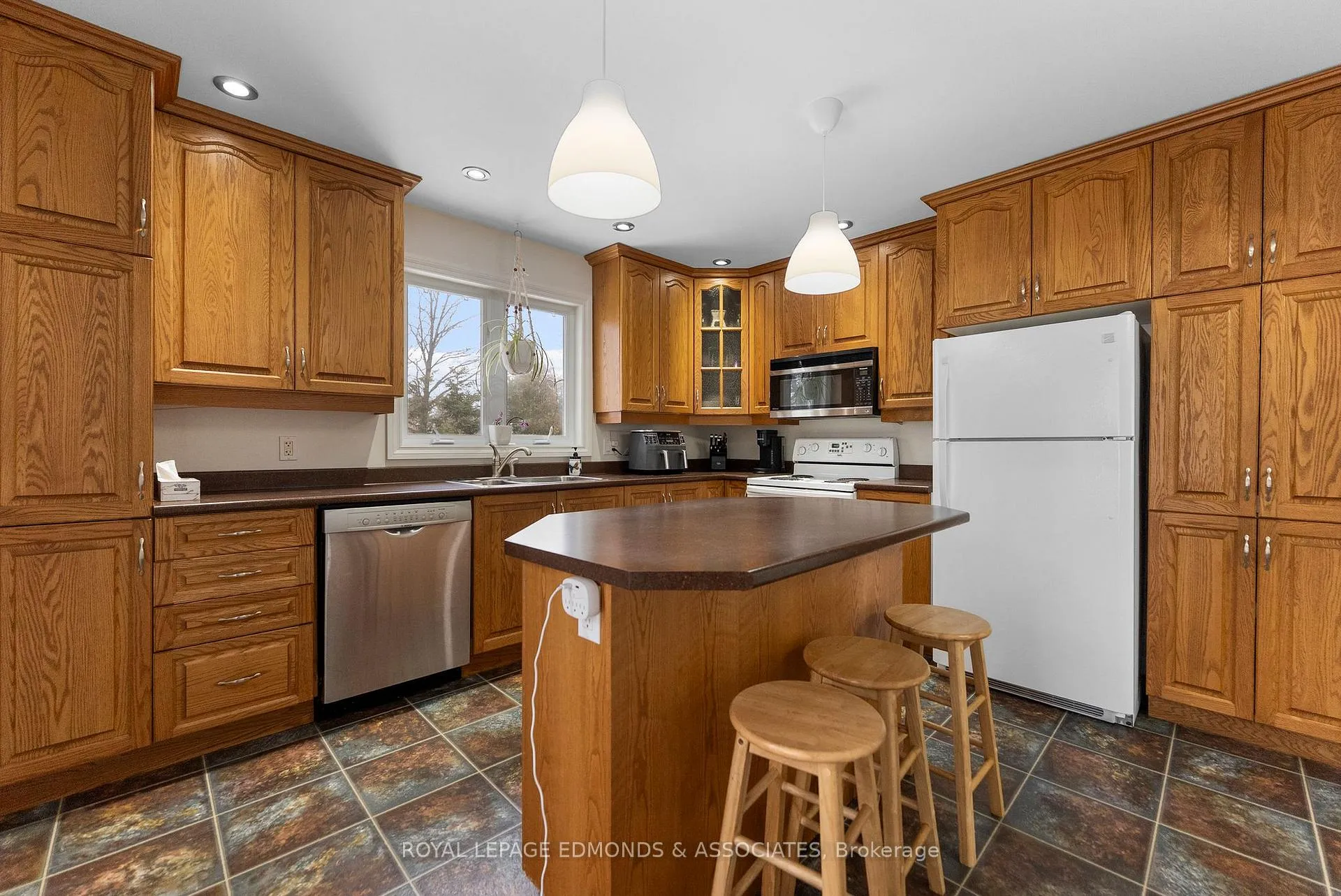 Photo 13 of 95 Spruce Street, Petawawa — HOMEH