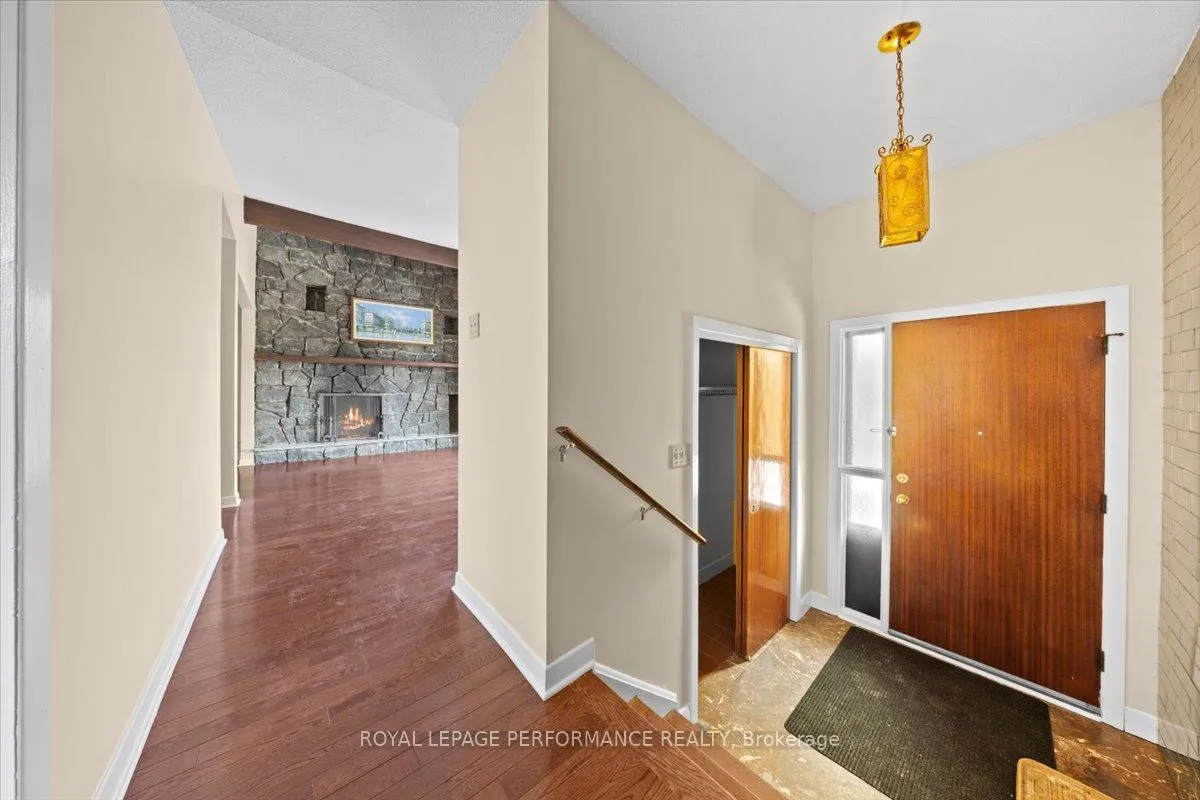 Photo 2 of 2212 St Laurent Boulevard, Ottawa, Elmvale Acres/Urbandale — HOMEH
