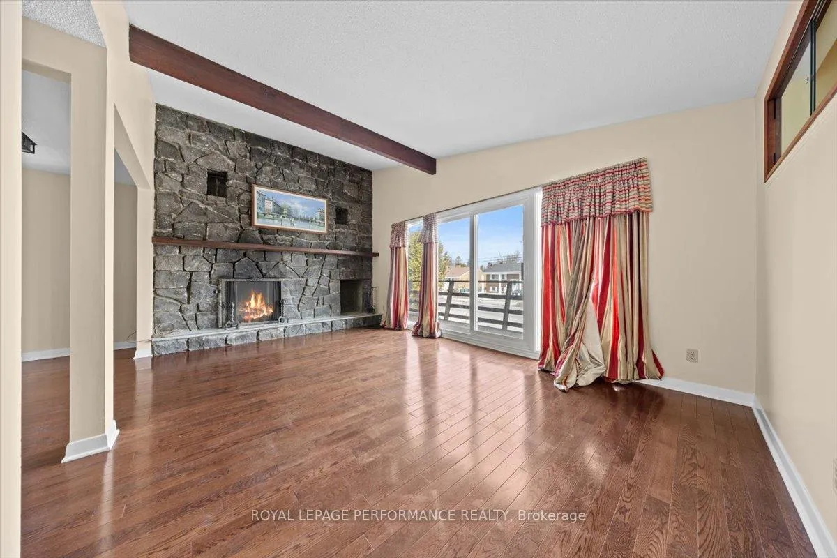 Photo 3 of 2212 St Laurent Boulevard, Ottawa, Elmvale Acres/Urbandale — HOMEH