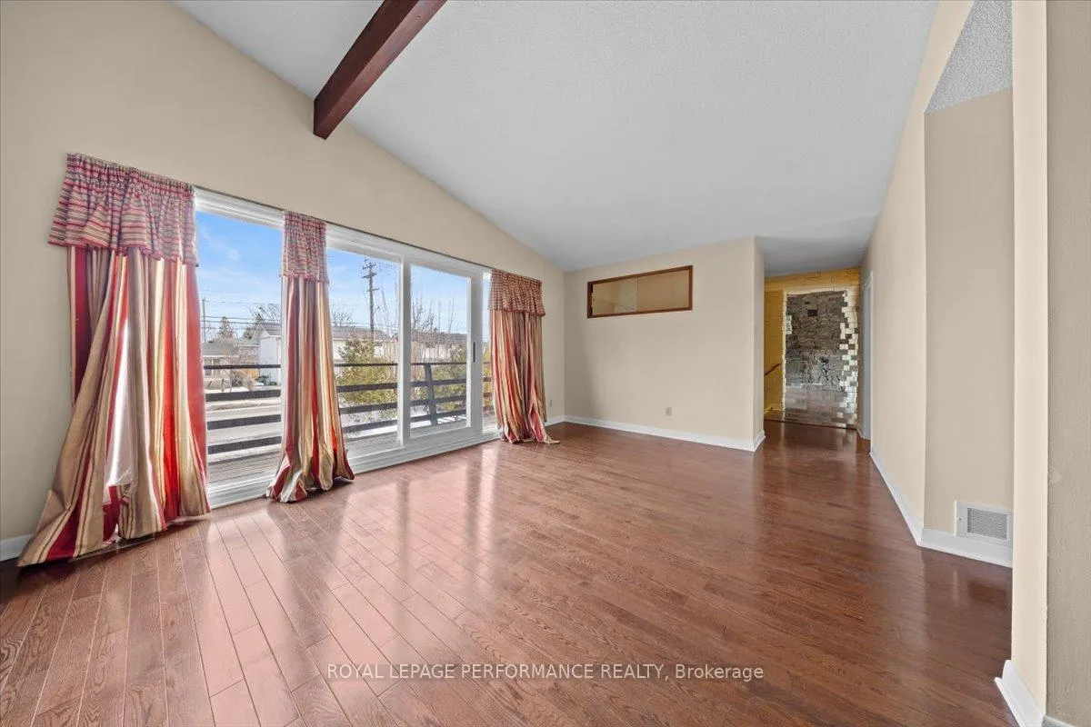 Photo 4 of 2212 St Laurent Boulevard, Ottawa, Elmvale Acres/Urbandale — HOMEH