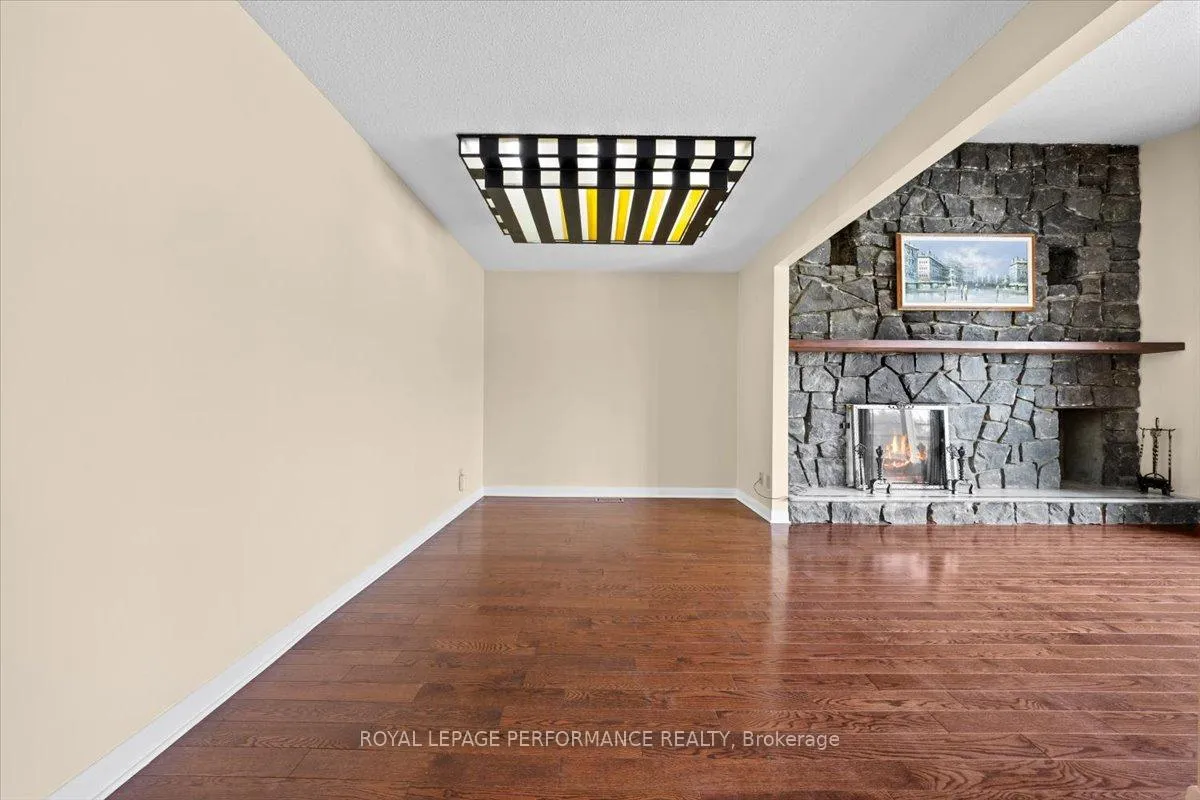 Photo 6 of 2212 St Laurent Boulevard, Ottawa, Elmvale Acres/Urbandale — HOMEH
