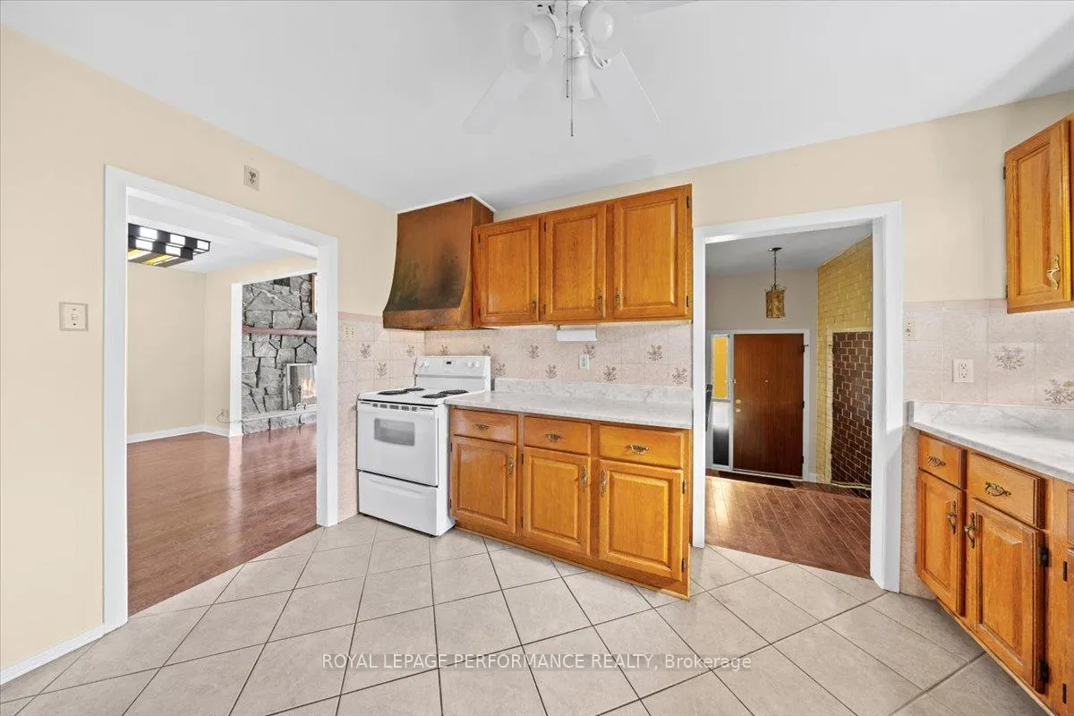 Photo 8 of 2212 St Laurent Boulevard, Ottawa, Elmvale Acres/Urbandale — HOMEH