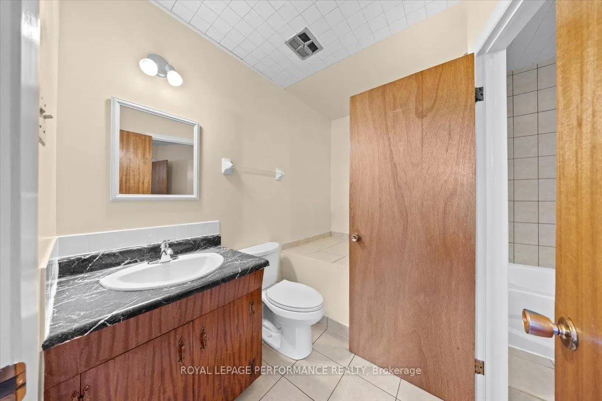 Photo 11 of 2212 St Laurent Boulevard, Ottawa, Elmvale Acres/Urbandale — HOMEH