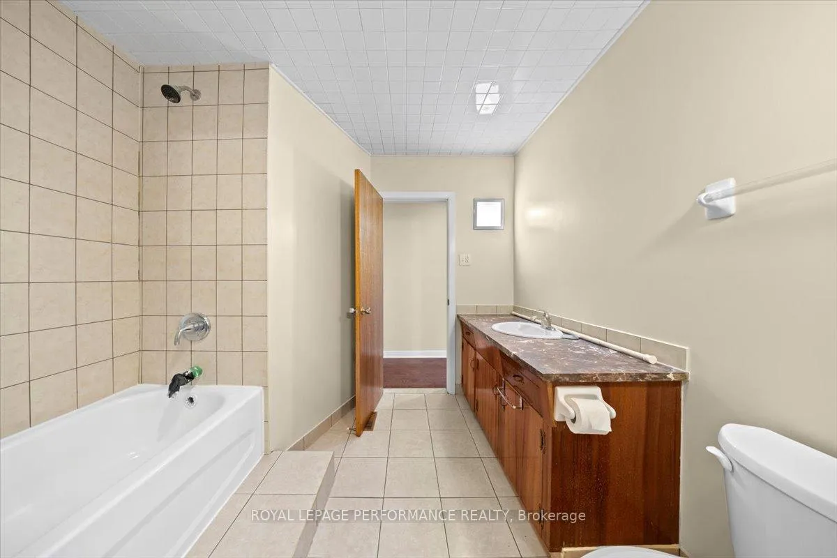 Photo 15 of 2212 St Laurent Boulevard, Ottawa, Elmvale Acres/Urbandale — HOMEH