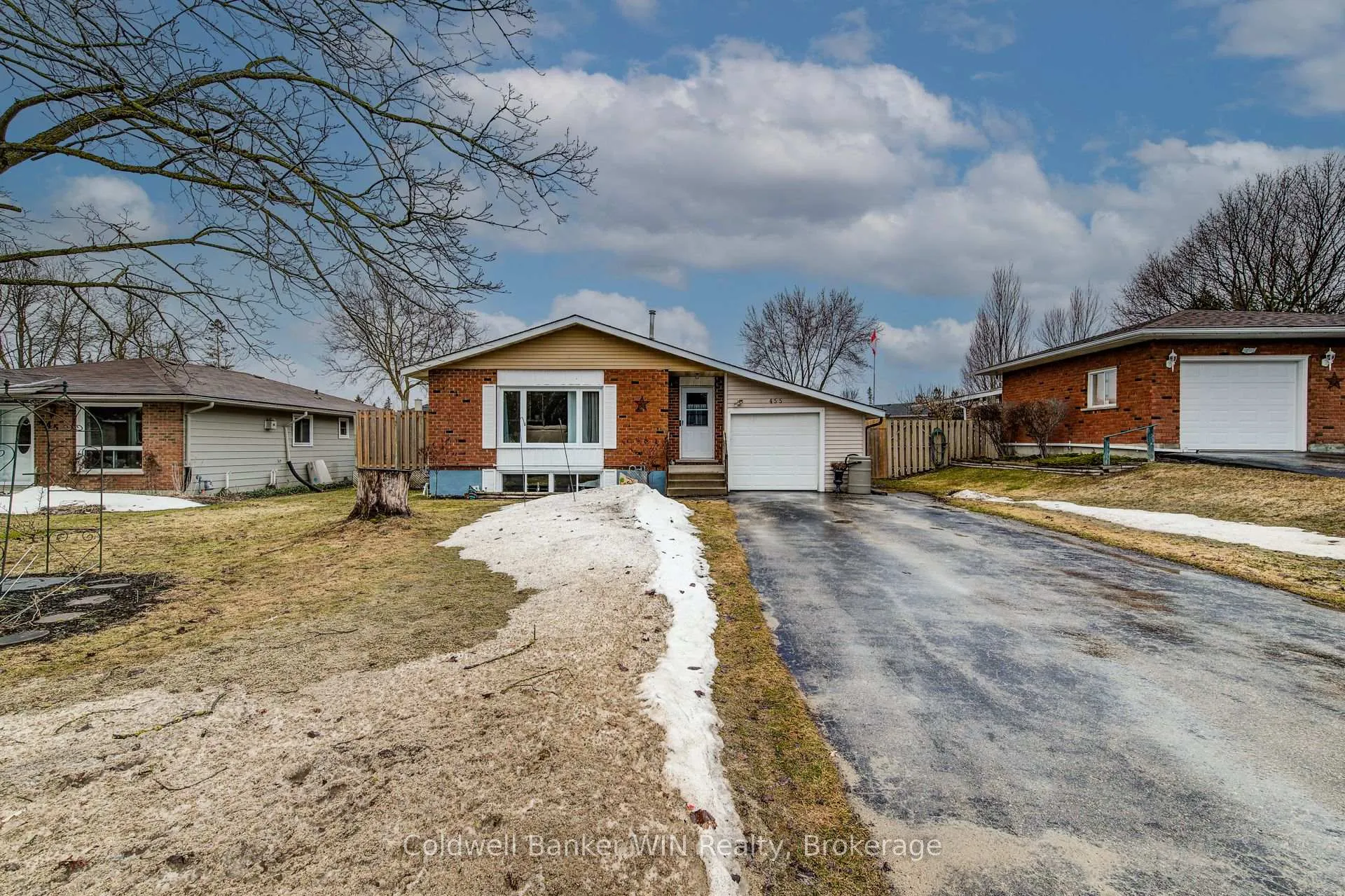 Photo 2 of 455 Albert Street, Wellington North, Mount Forest — HOMEH