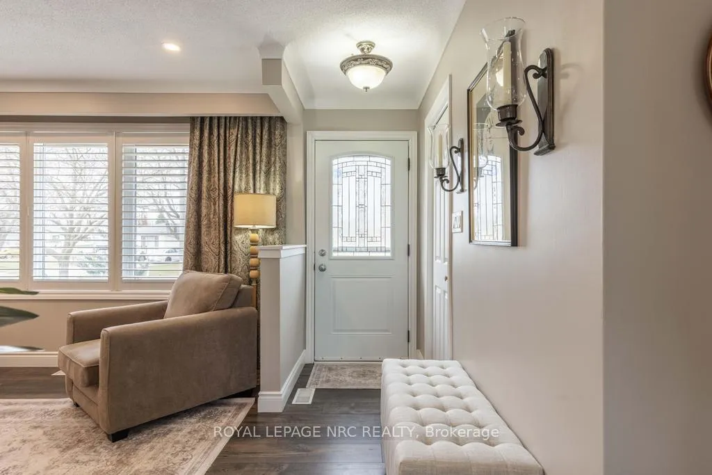 Photo 4 of 38 Lanark Crescent, St. Catharines, Carlton/Bunting — HOMEH