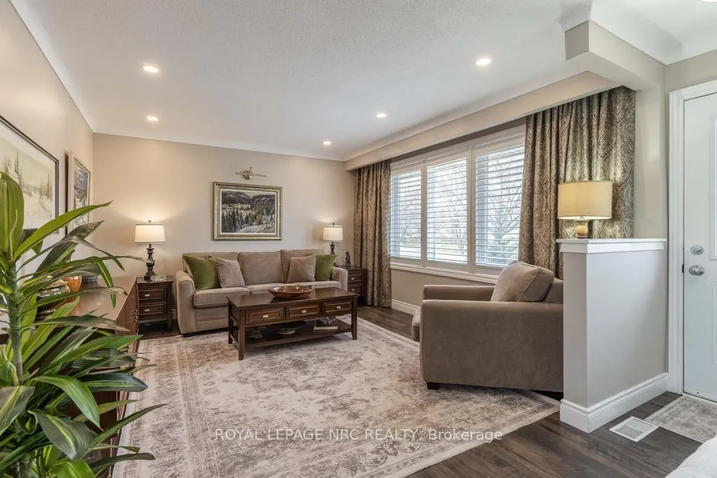 Photo 5 of 38 Lanark Crescent, St. Catharines, Carlton/Bunting — HOMEH