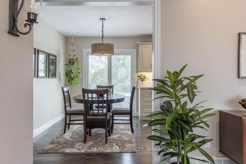 Photo 8 of 38 Lanark Crescent, St. Catharines, Carlton/Bunting — HOMEH