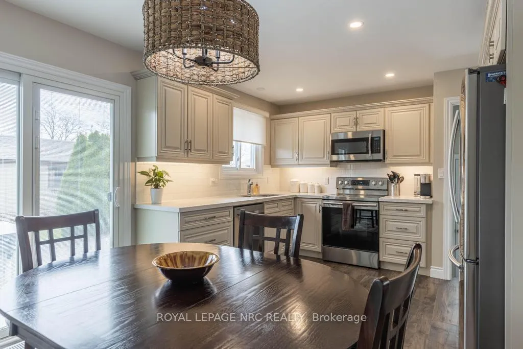 Photo 9 of 38 Lanark Crescent, St. Catharines, Carlton/Bunting — HOMEH