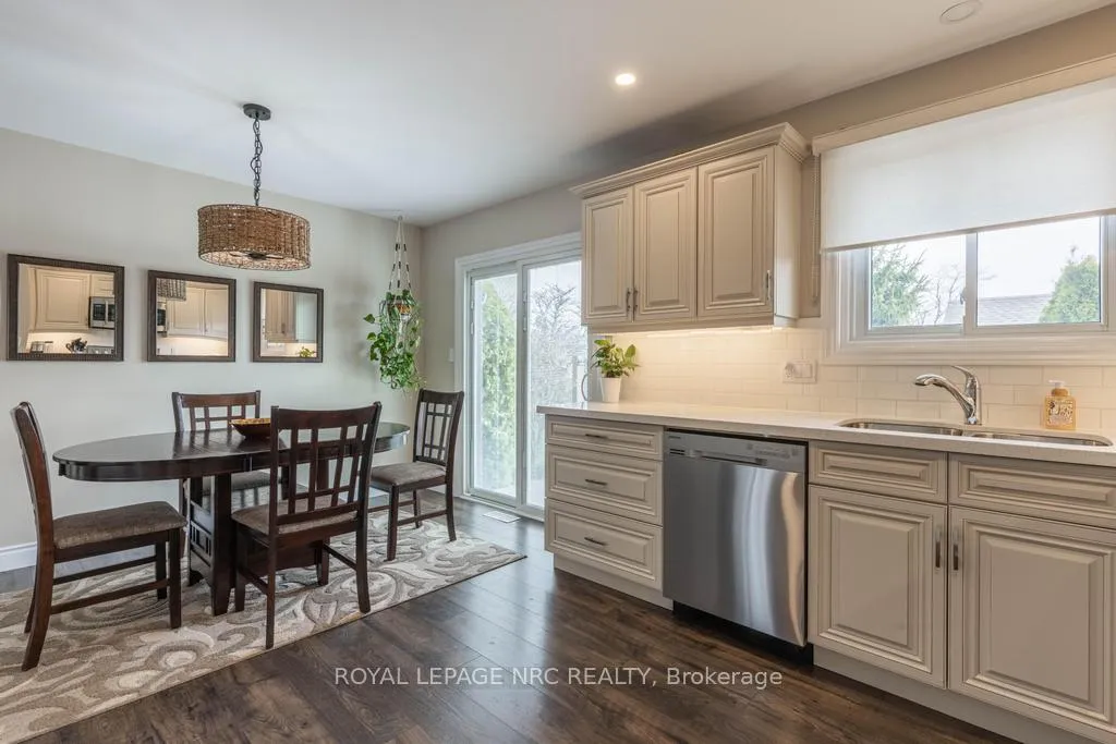 Photo 10 of 38 Lanark Crescent, St. Catharines, Carlton/Bunting — HOMEH