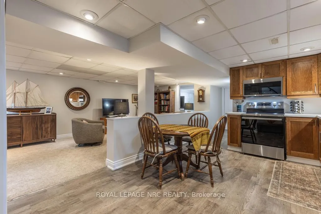 Photo 18 of 38 Lanark Crescent, St. Catharines, Carlton/Bunting — HOMEH