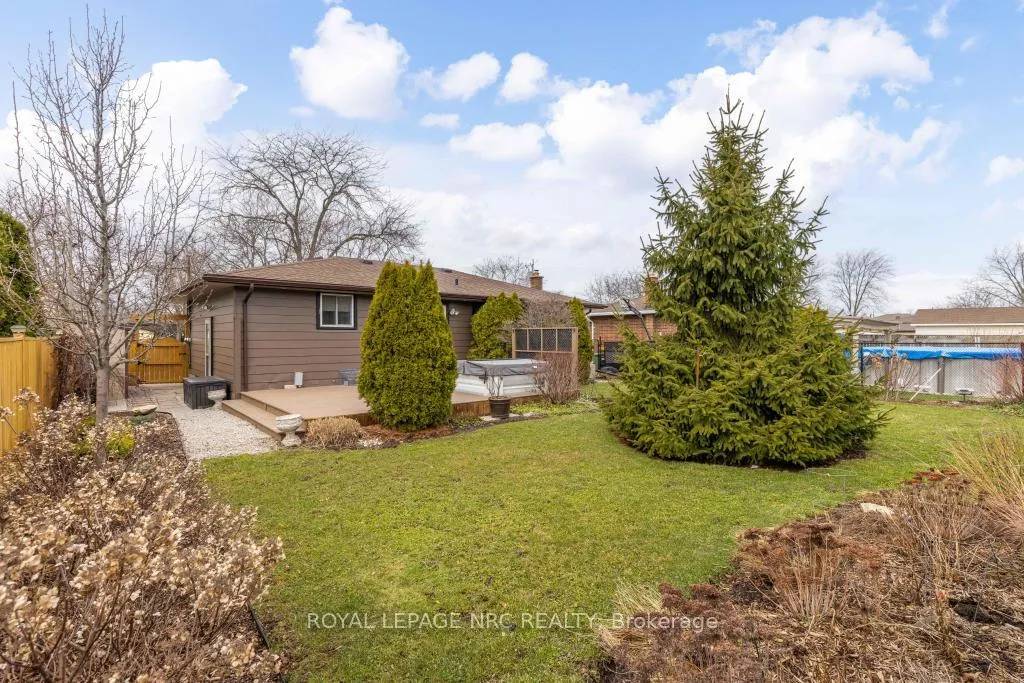 Photo 25 of 38 Lanark Crescent, St. Catharines, Carlton/Bunting — HOMEH