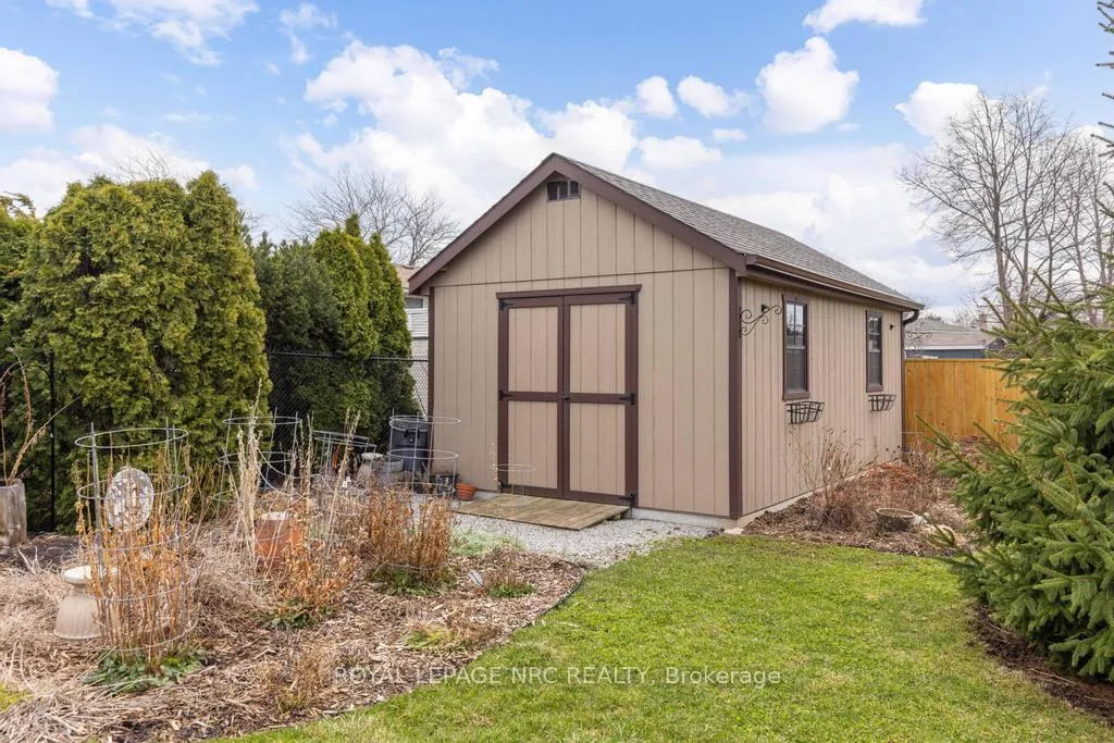 Photo 26 of 38 Lanark Crescent, St. Catharines, Carlton/Bunting — HOMEH