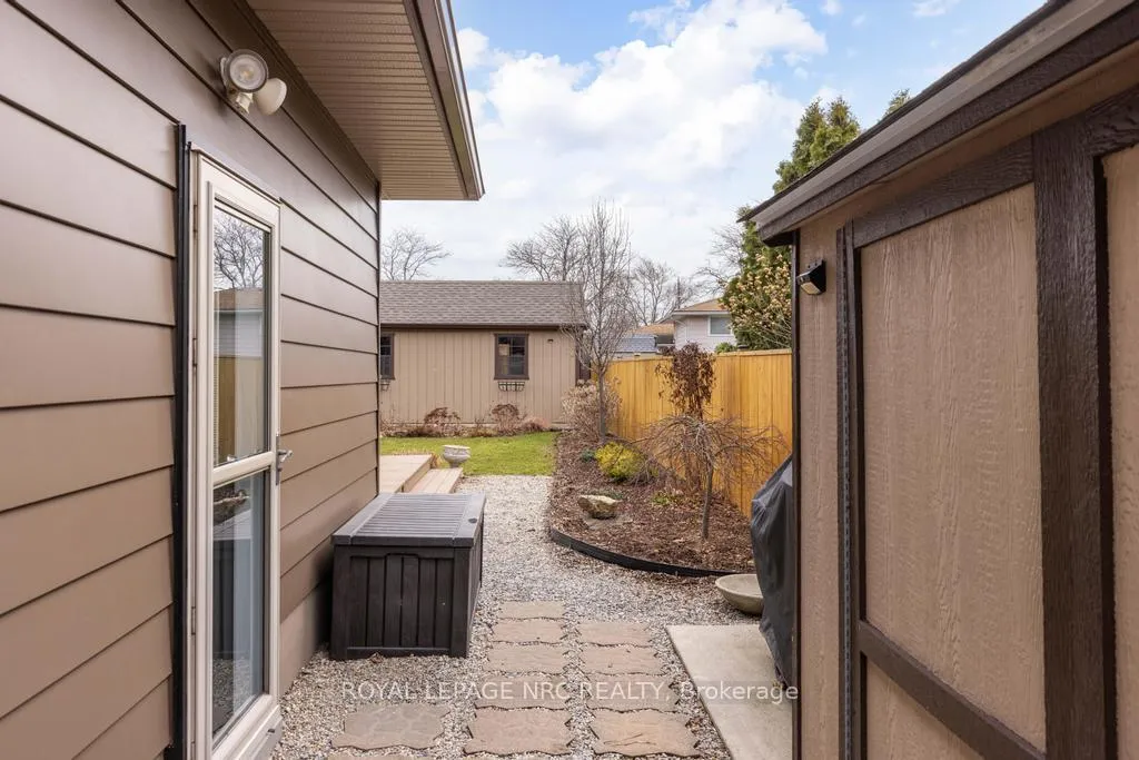 Photo 27 of 38 Lanark Crescent, St. Catharines, Carlton/Bunting — HOMEH